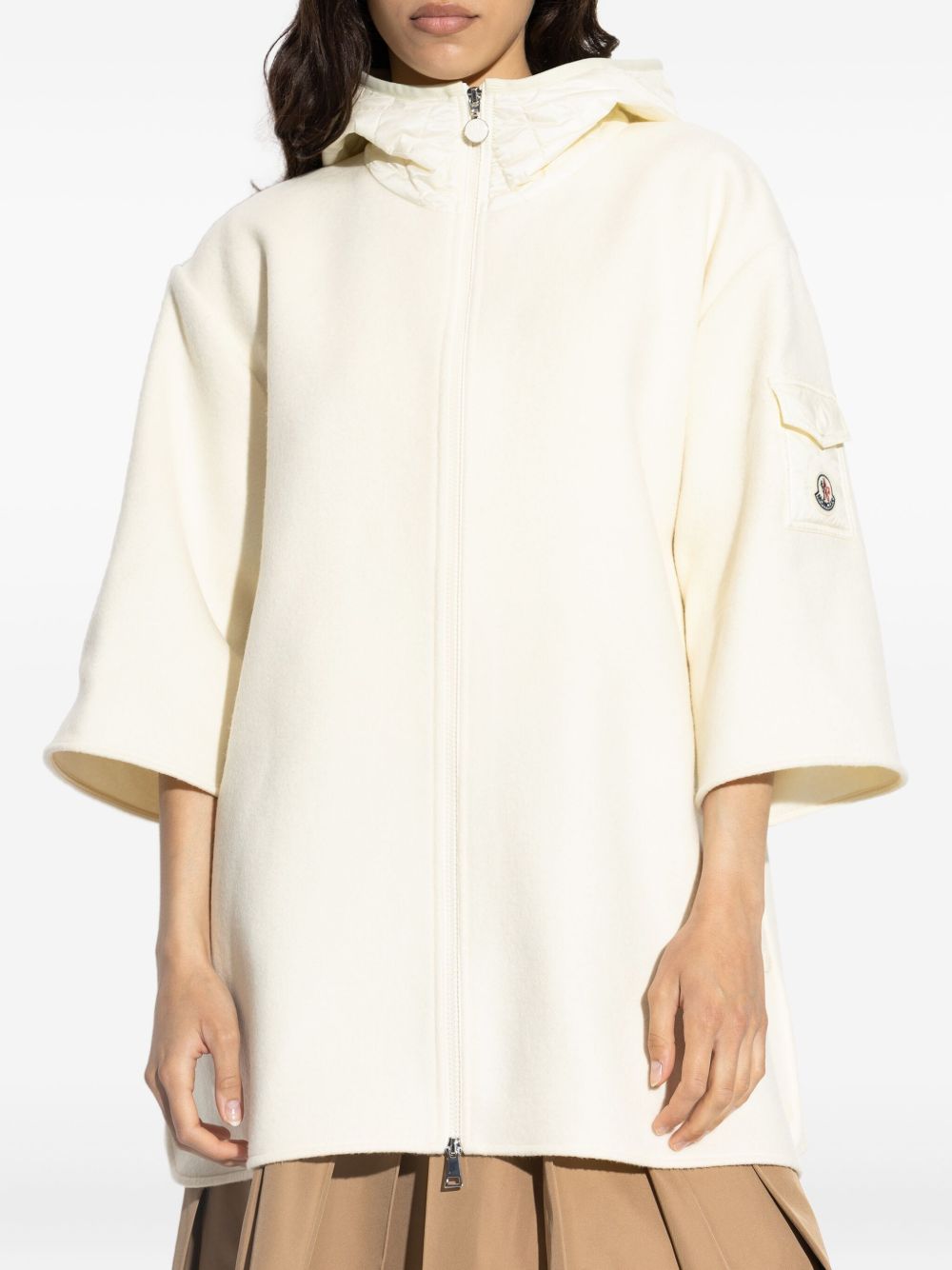 Moncler
Mantella con cappuccio