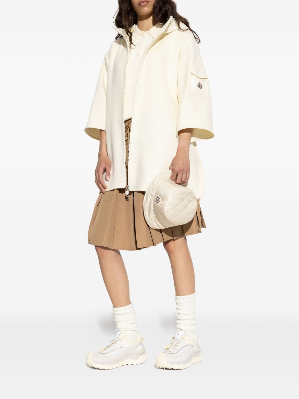 Moncler
Mantella con cappuccio