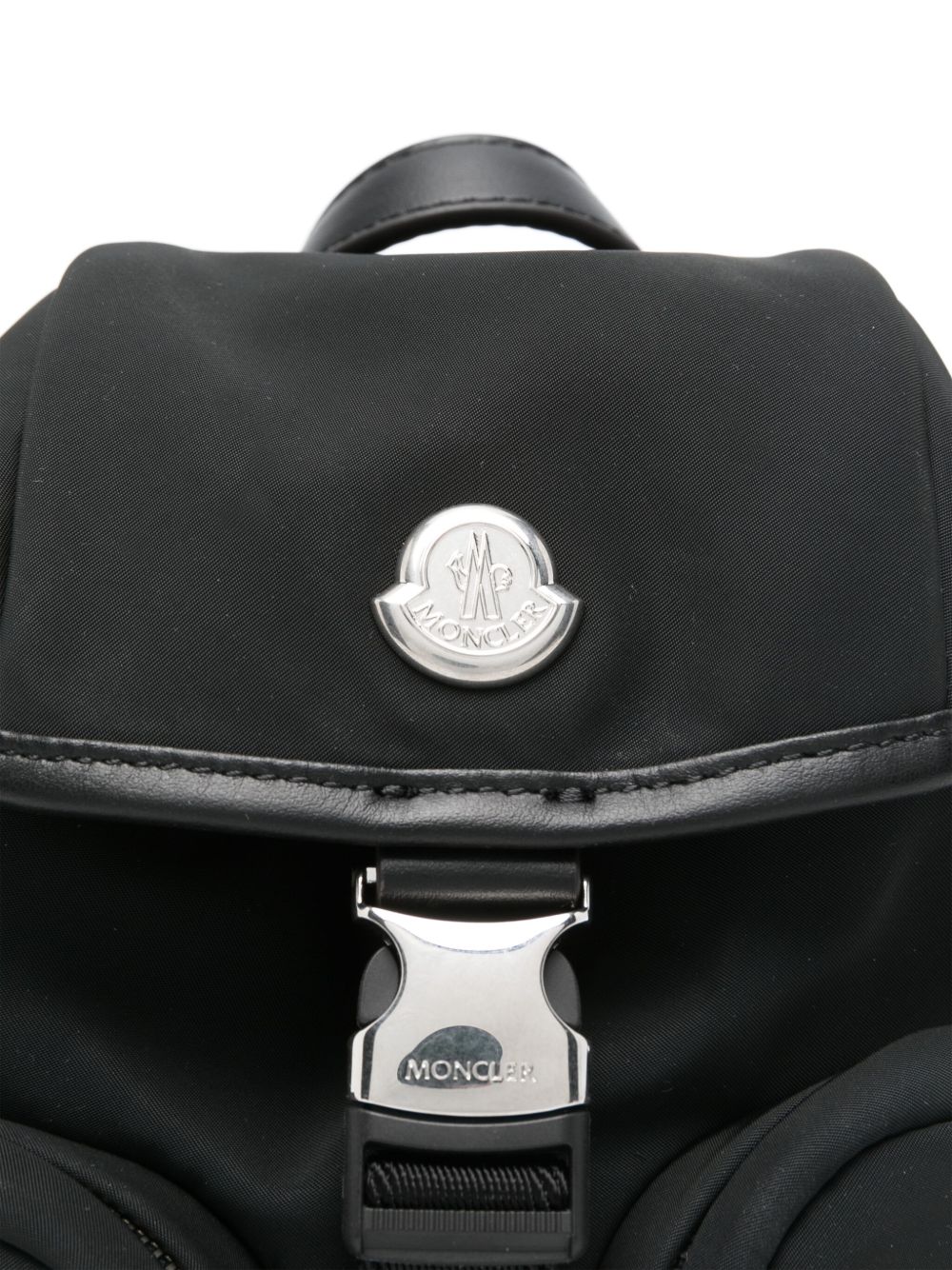 Moncler
Zaino nero con fibbia