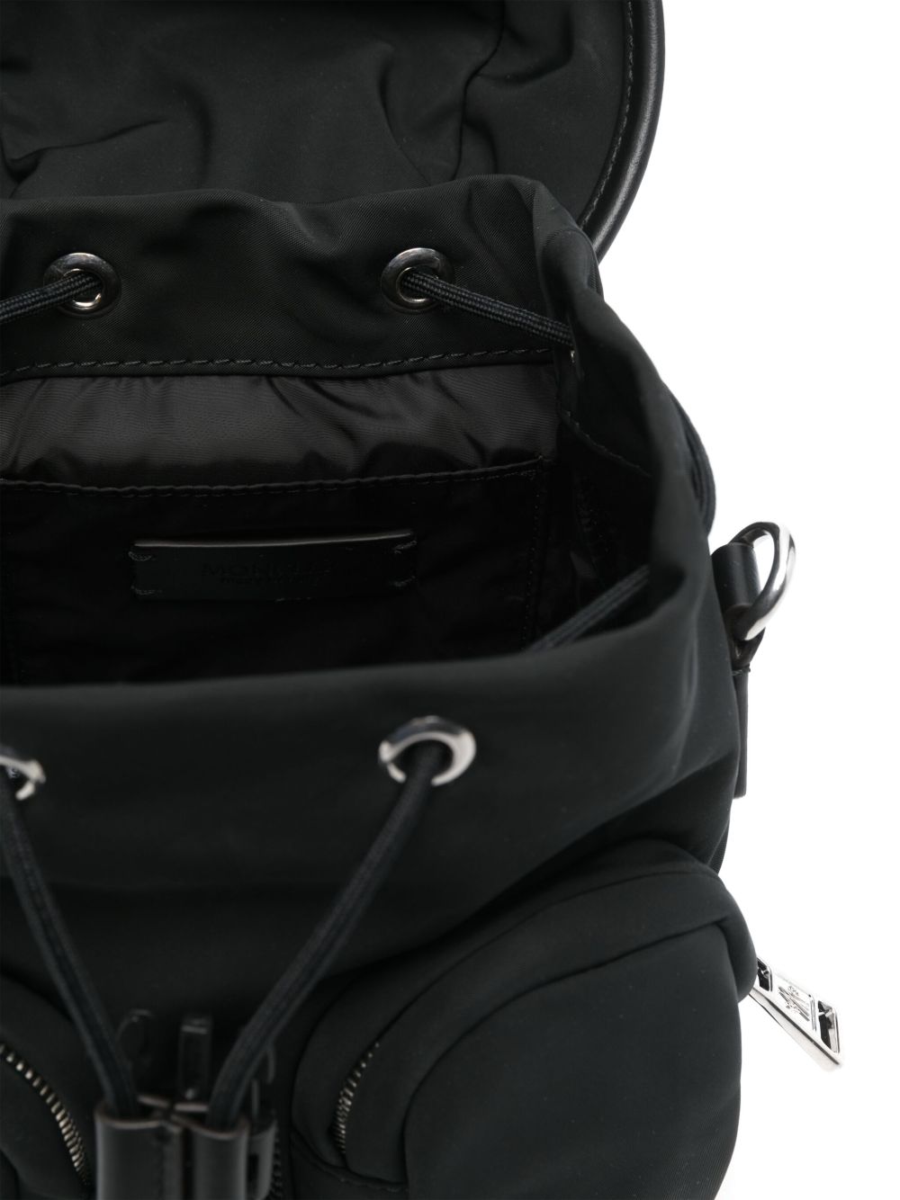 Moncler
Zaino nero con fibbia