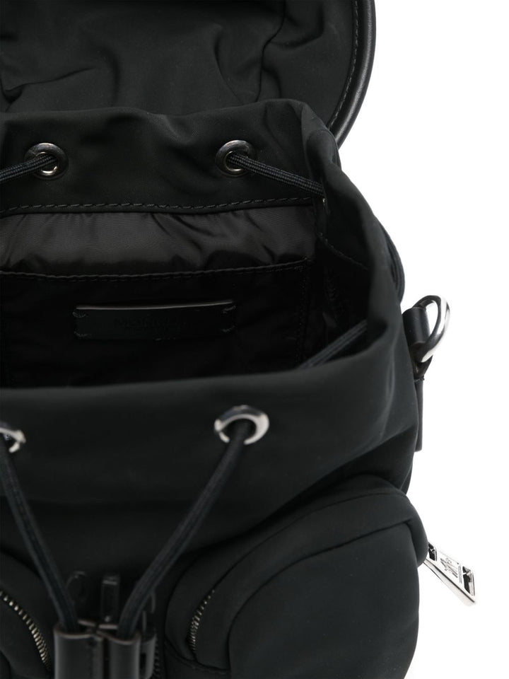 Moncler
Zaino nero con fibbia