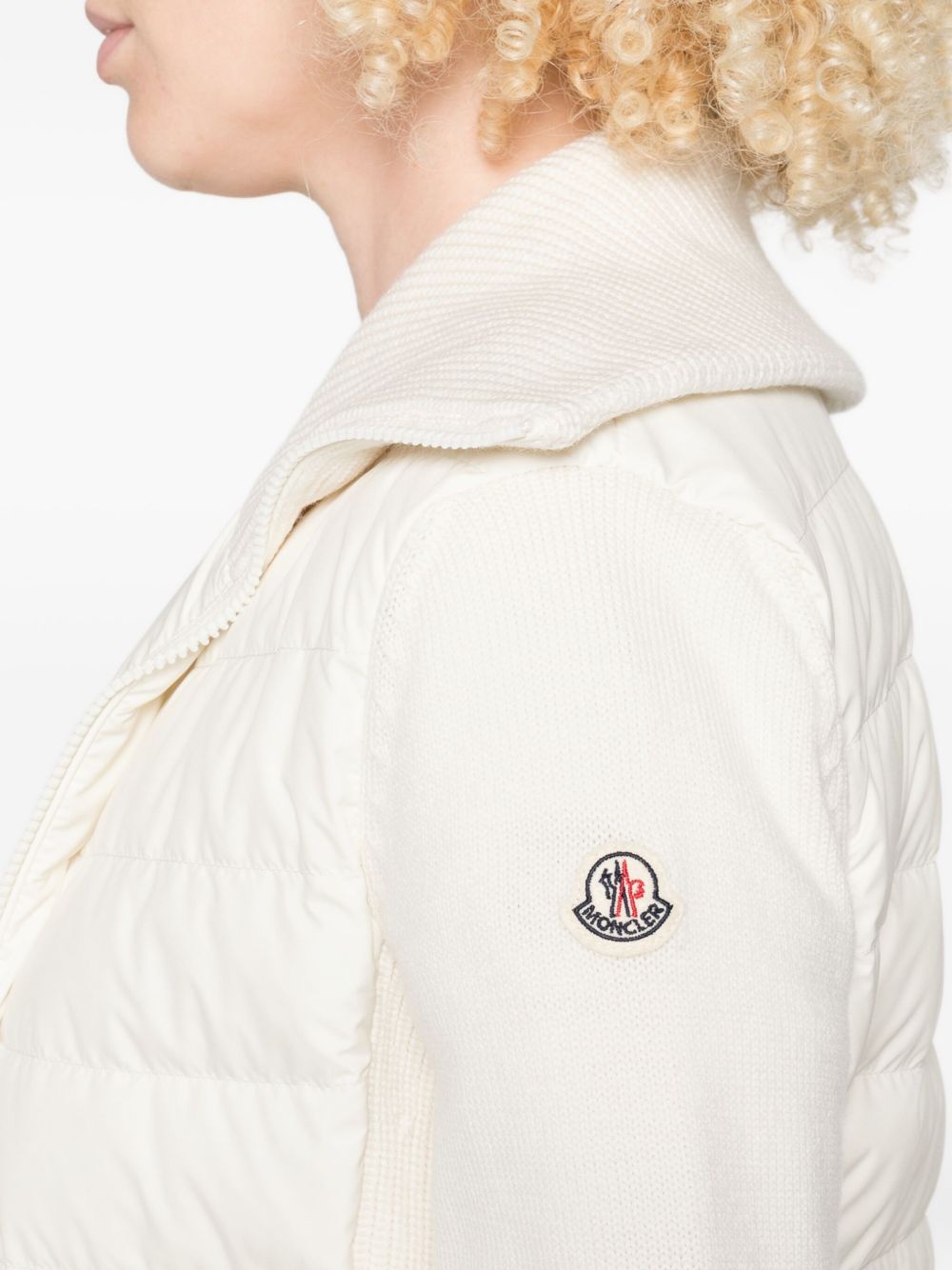 Moncler 
Maglia di lana aperta