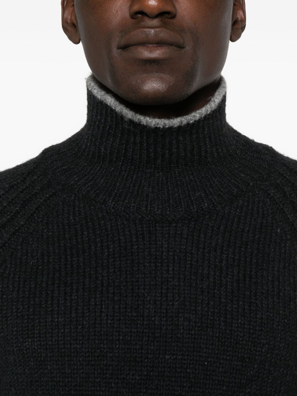 Moncler
Maglione a coste a collo alto