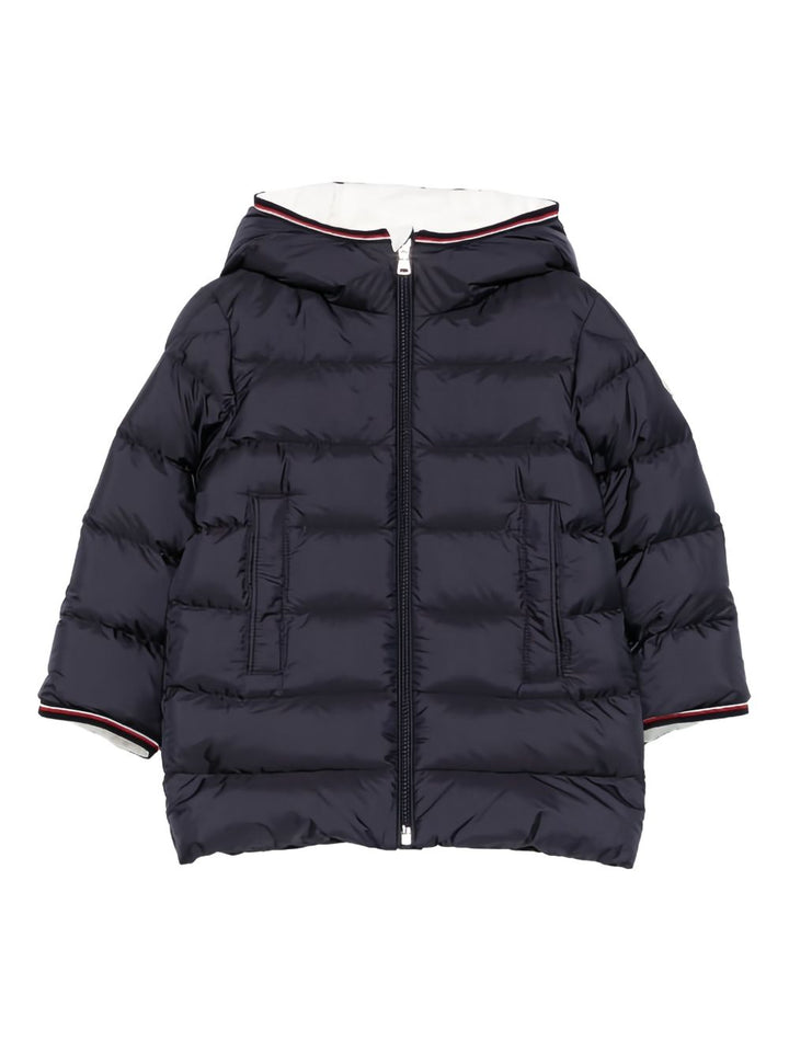 Moncler Enfant
Piumino con cappuccio blu