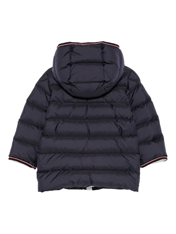 Moncler Enfant
Piumino con cappuccio blu
