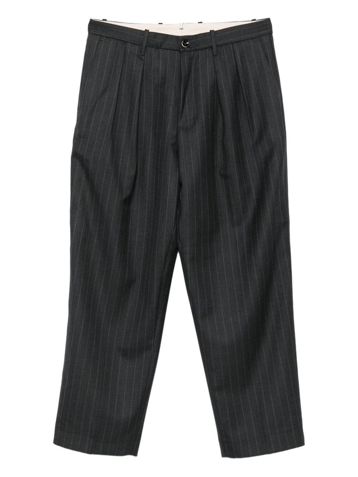 Nine In The Morning
Pantaloni neri con pieghe e bottoni