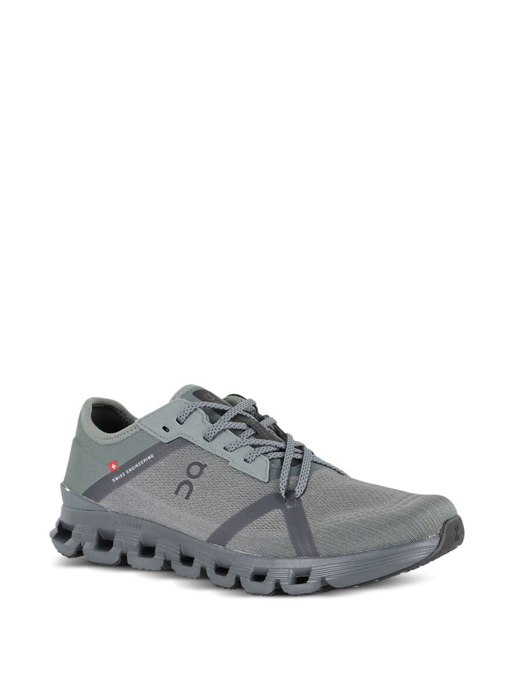 On
Sneakers basse con tomaia in maglia grigia