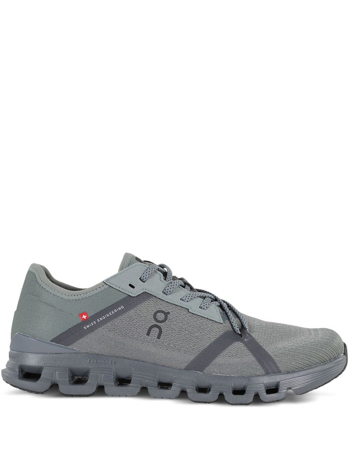On
Sneakers basse con tomaia in maglia grigia