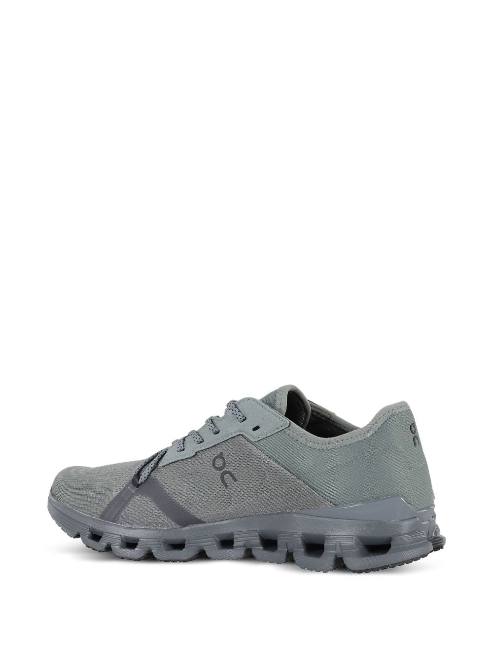On
Sneakers basse con tomaia in maglia grigia