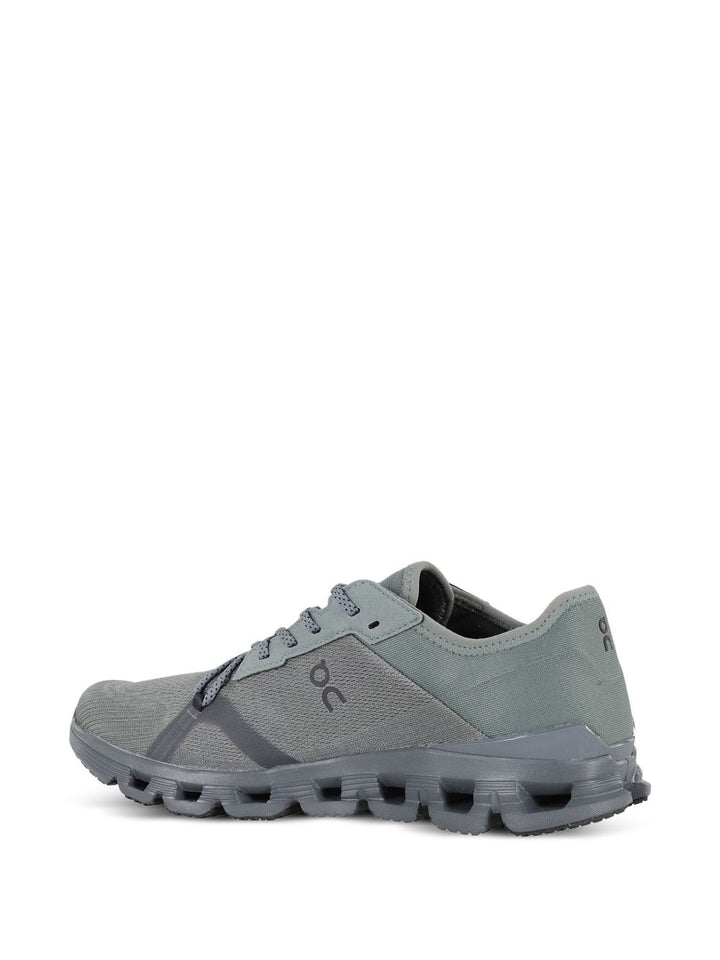 On
Sneakers basse con tomaia in maglia grigia