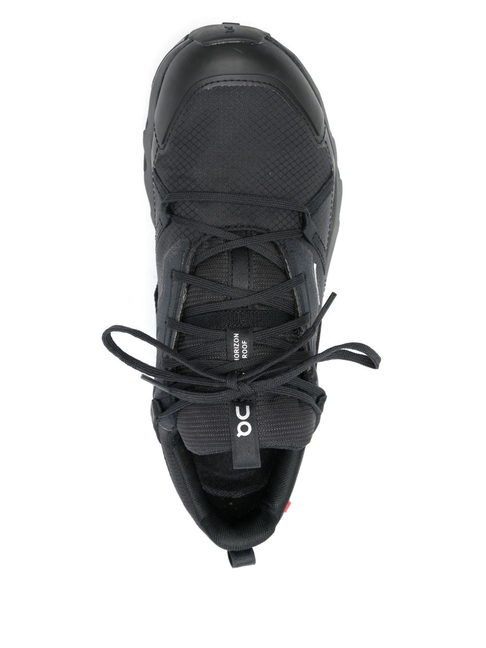 On
Sneakers nere