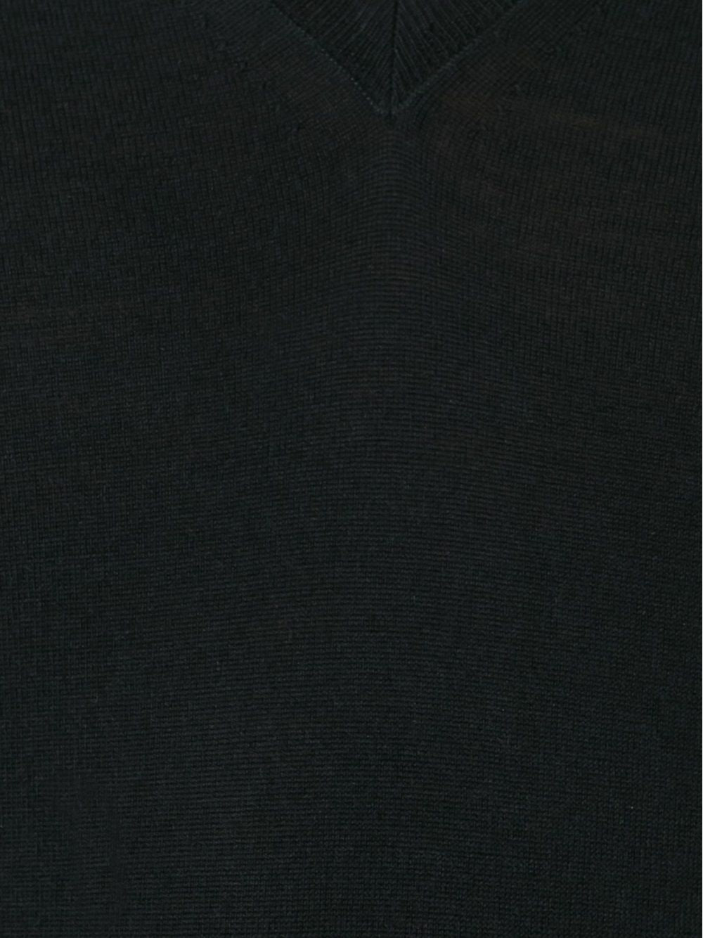 Paolo Pecora
maglione con scollo a V