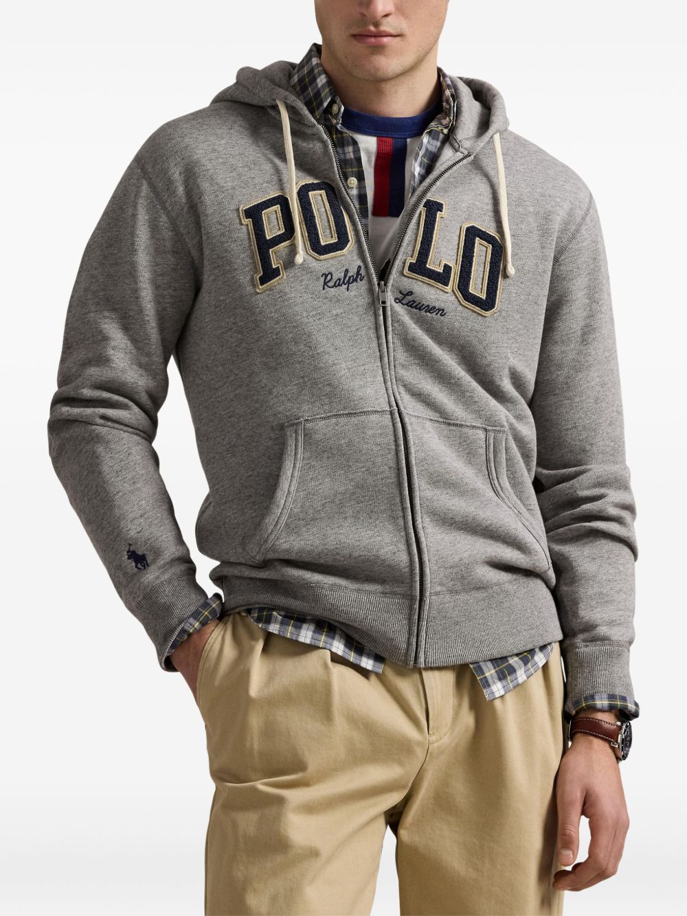 Polo Ralph Lauren
Felpa con cappuccio, applicazione logo e zip