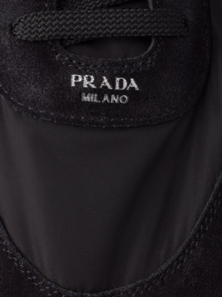 Prada
Sneakers Collapse Re-Nylon in pelle scamosciata
