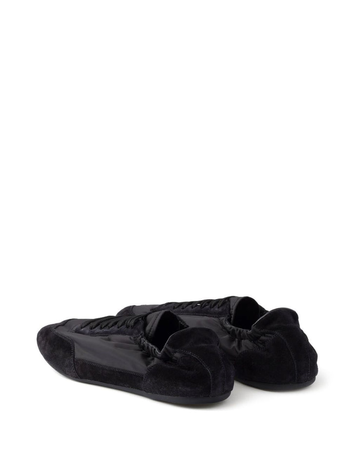 Prada
Sneakers Collapse Re-Nylon in pelle scamosciata
