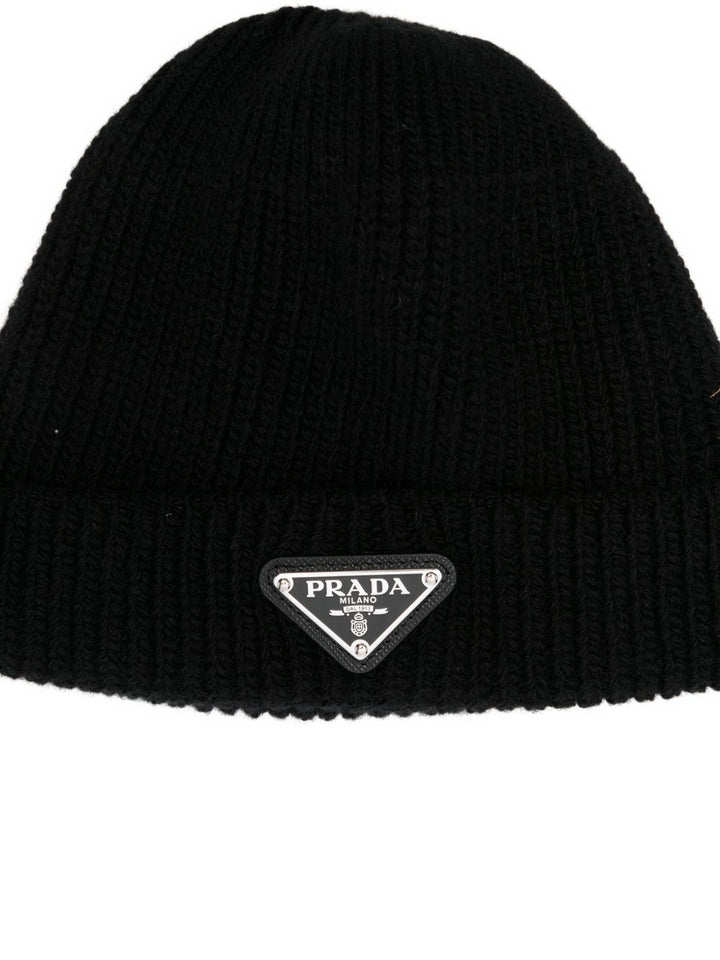 Prada
Berretto realizzato in lana cashmere