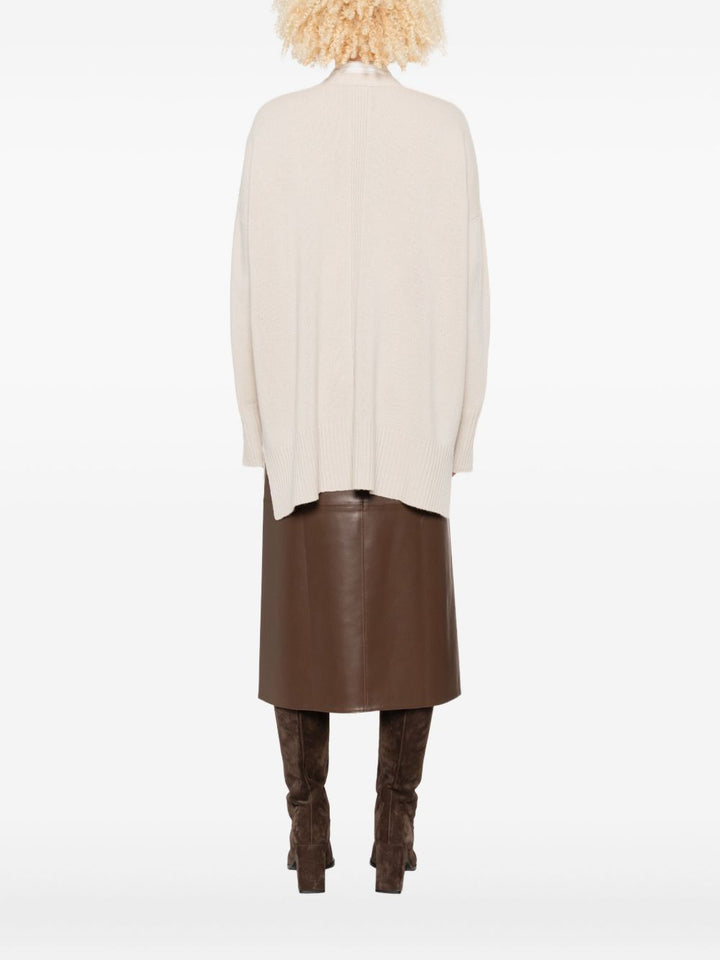 Roberto Collina
Maglione beige, scollo a V