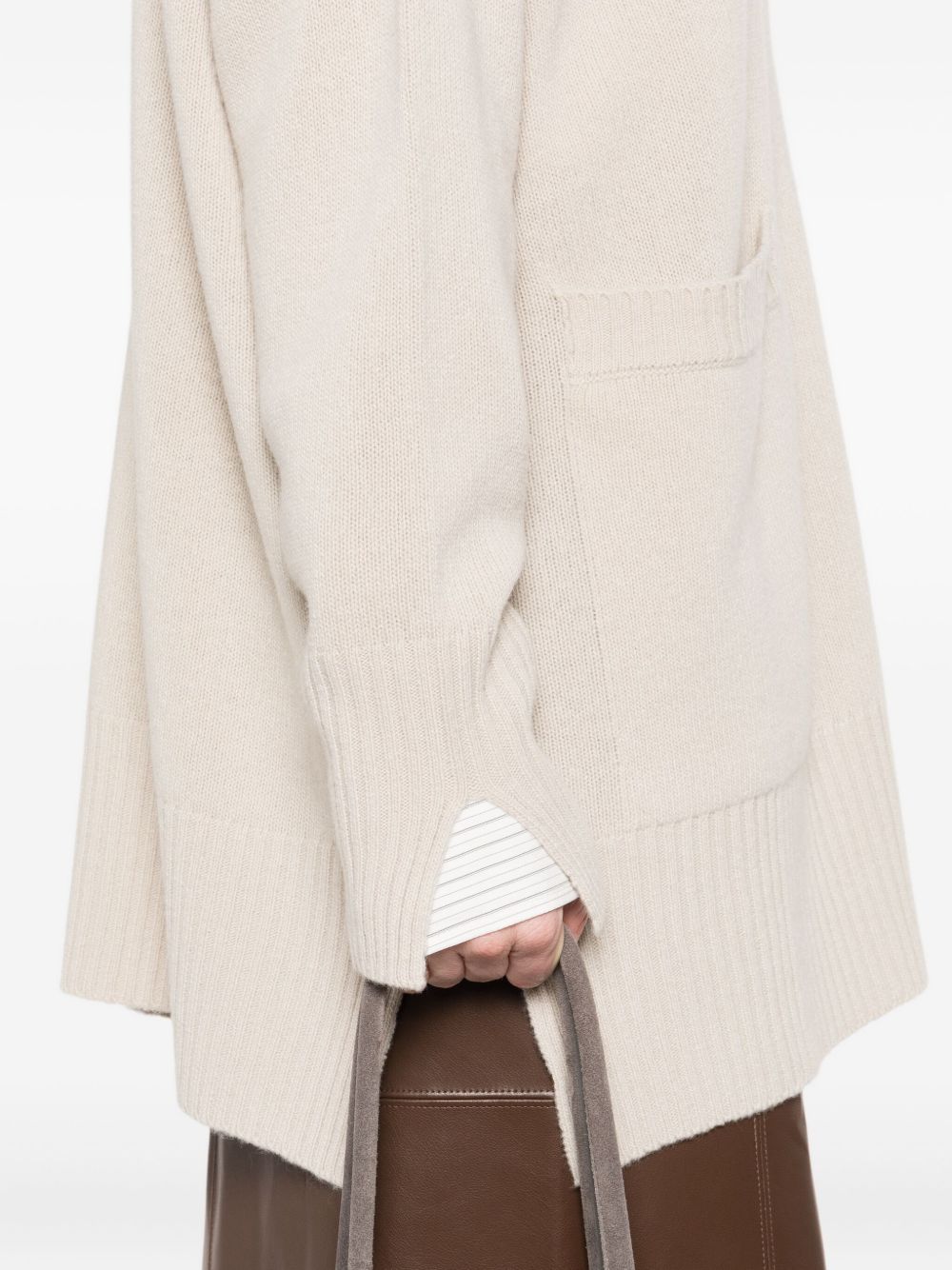 Roberto Collina
Maglione beige, scollo a V