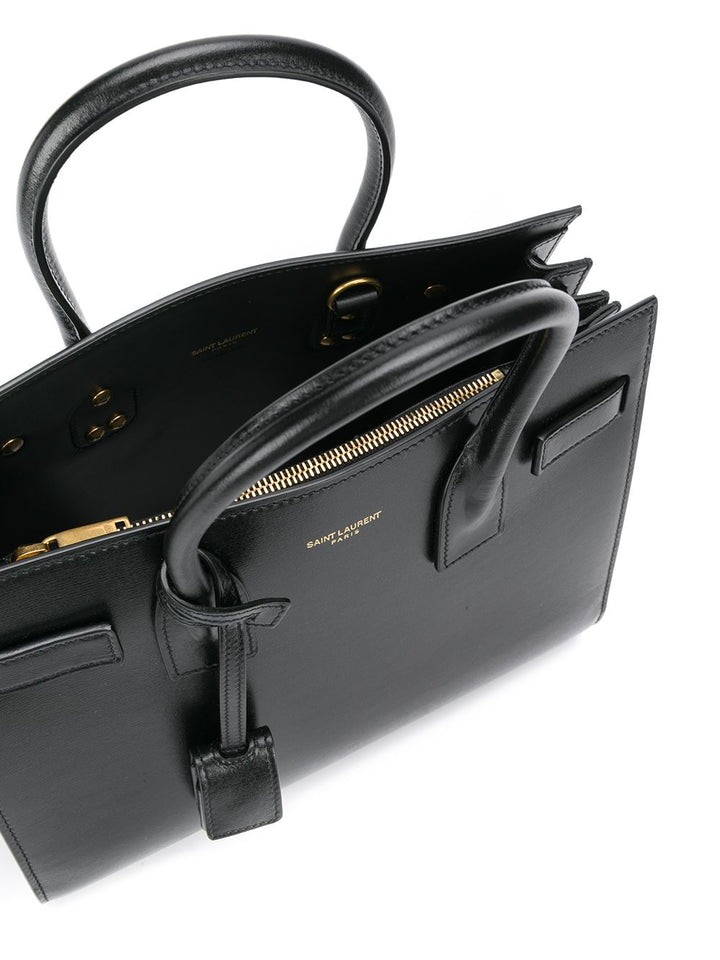 SAINT LAURENT
La borsa Sac de jour in versione intermedia.