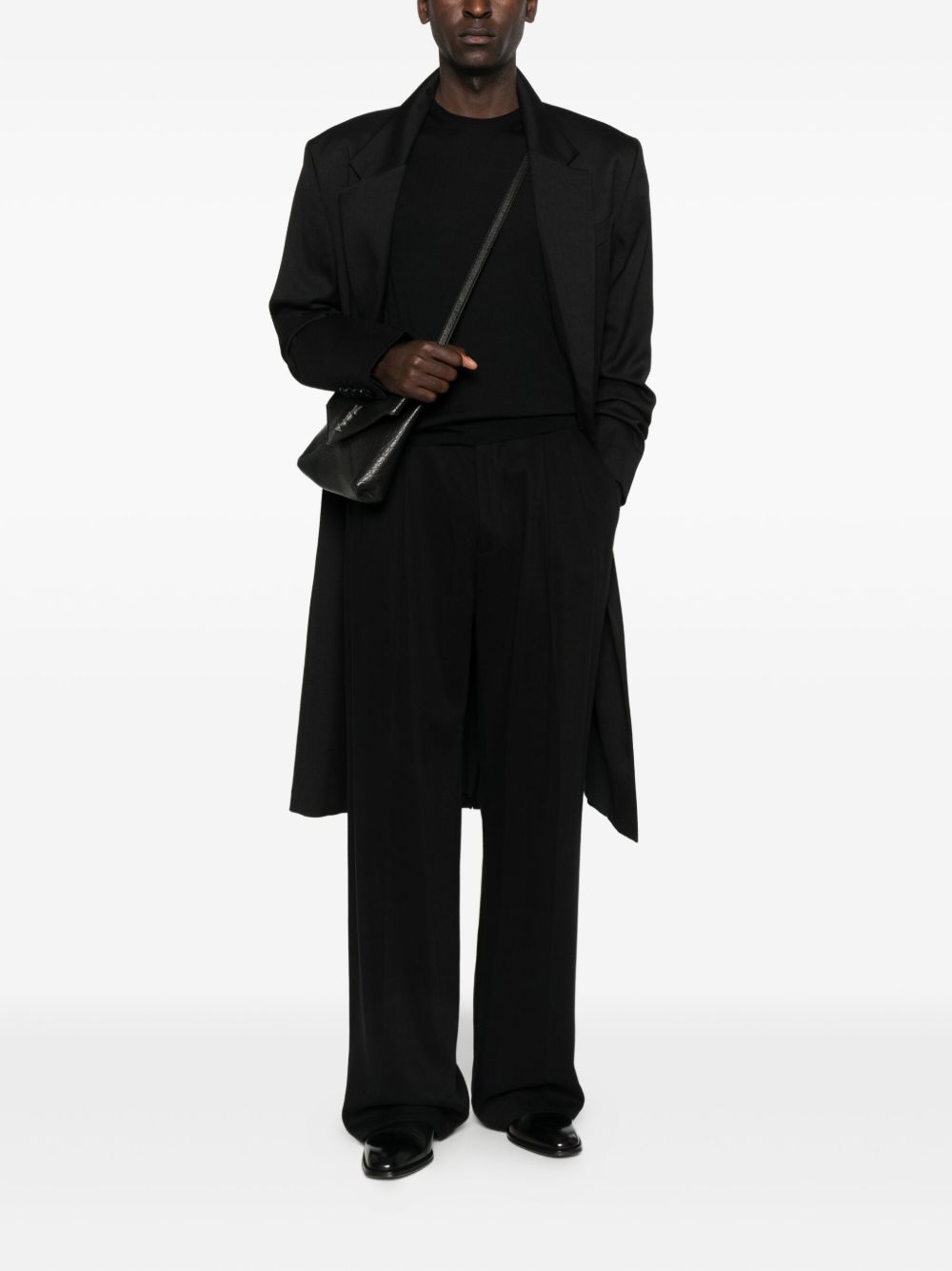 Maglione nero, girocollo, manica lunga