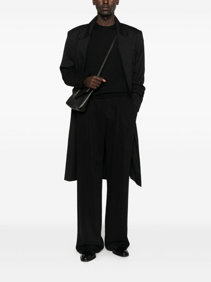 Maglione nero, girocollo, manica lunga