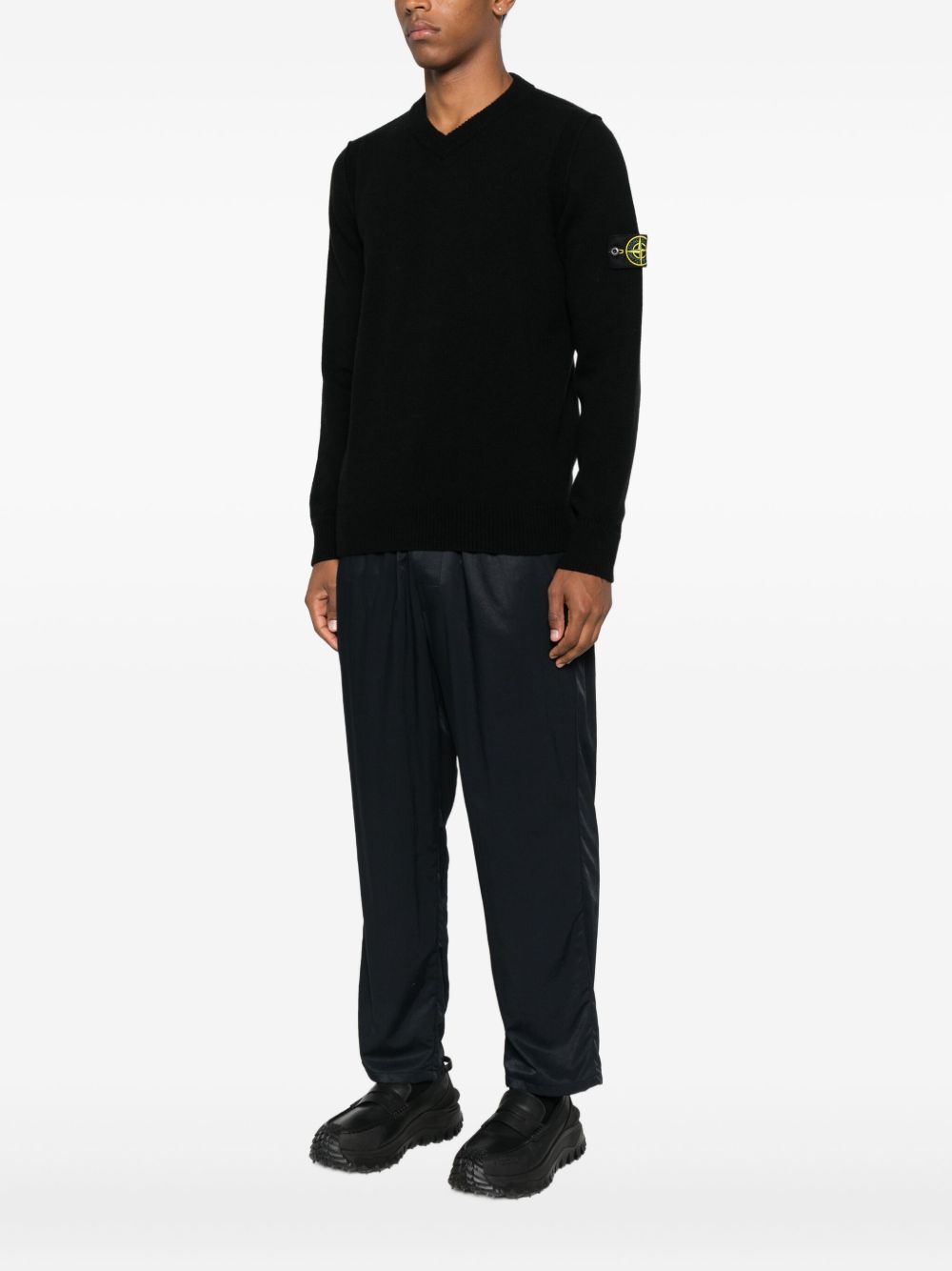 Stone Island
Maglione con scollo a V e badge con logo