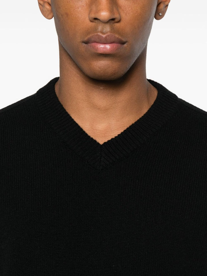 Stone Island
Maglione con scollo a V e badge con logo