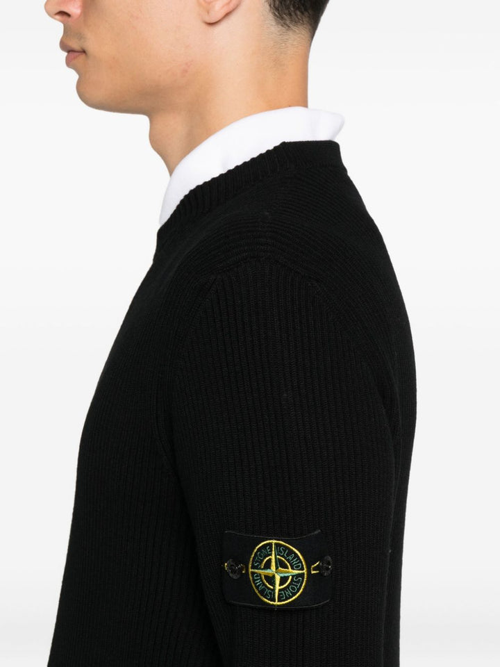 Stone Island
Maglione a coste con applicazione