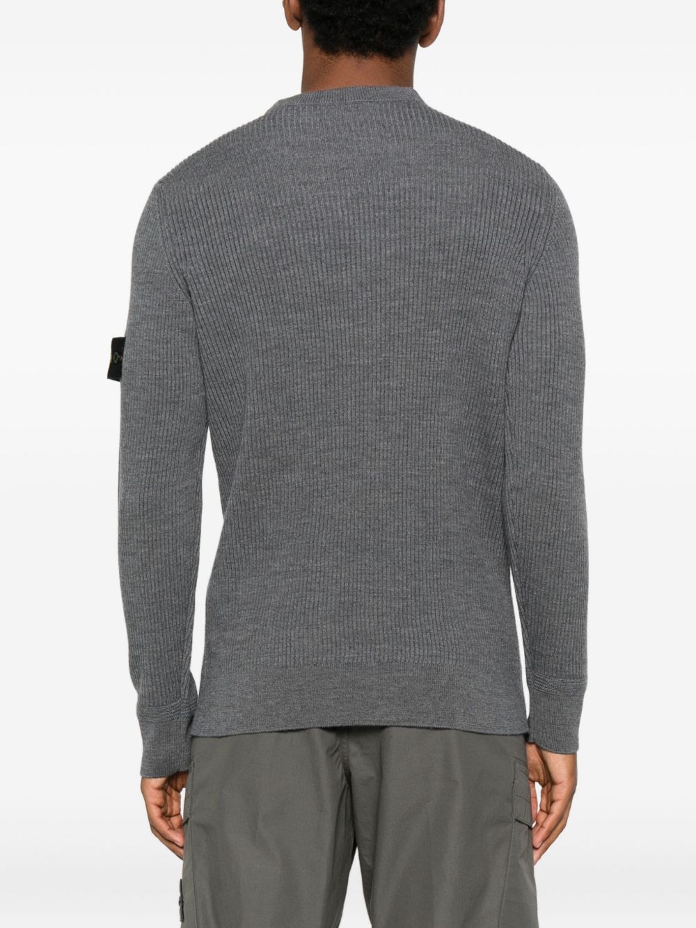 Stone Island
Maglione a coste con applicazione