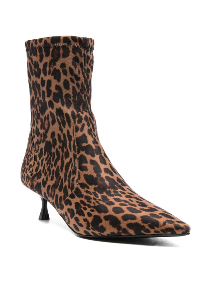 Stuart Weitzman
stiletto a punta con stampa leopardata