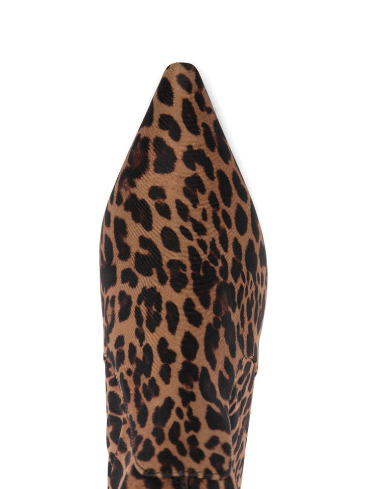Stuart Weitzman
stiletto a punta con stampa leopardata