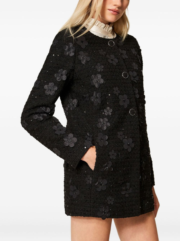Twinset
Cappotto nero con texture bouclé