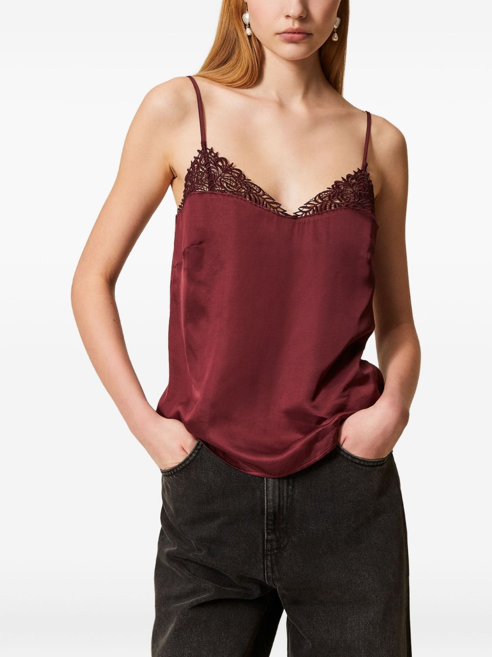 Twinset Top con decorazioni in pizzo bordeaux