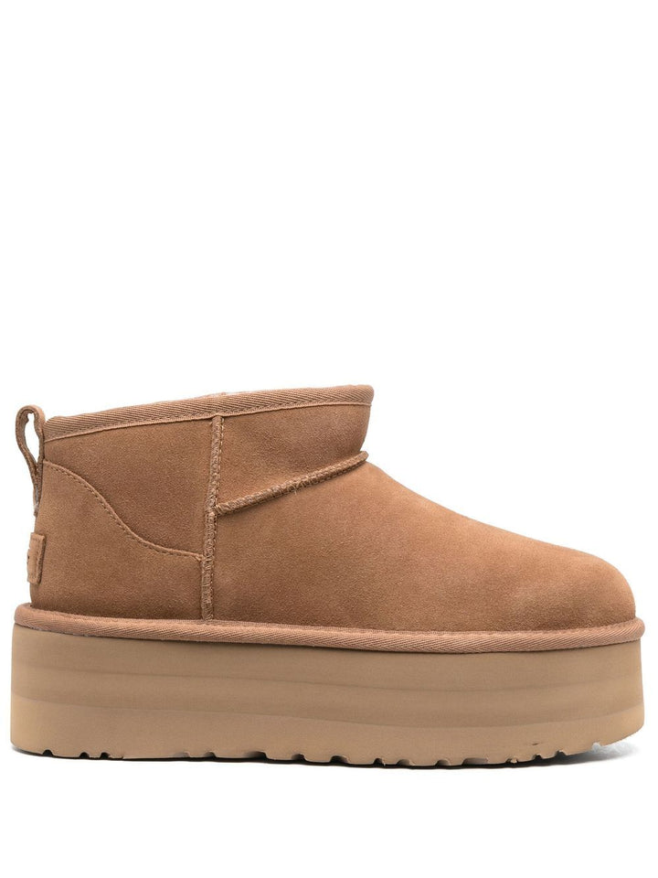 UGG
Stivali Classic Ultra Mini con suola rialzata