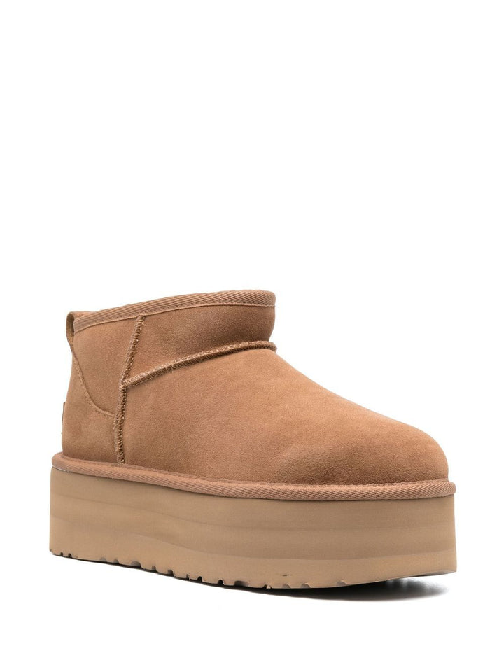 UGG
Stivali Classic Ultra Mini con suola rialzata