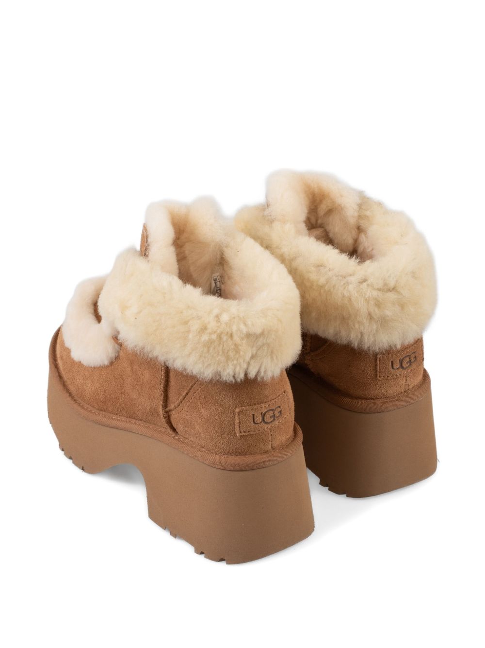 UGG
Tomaia in pelle scamosciata marrone