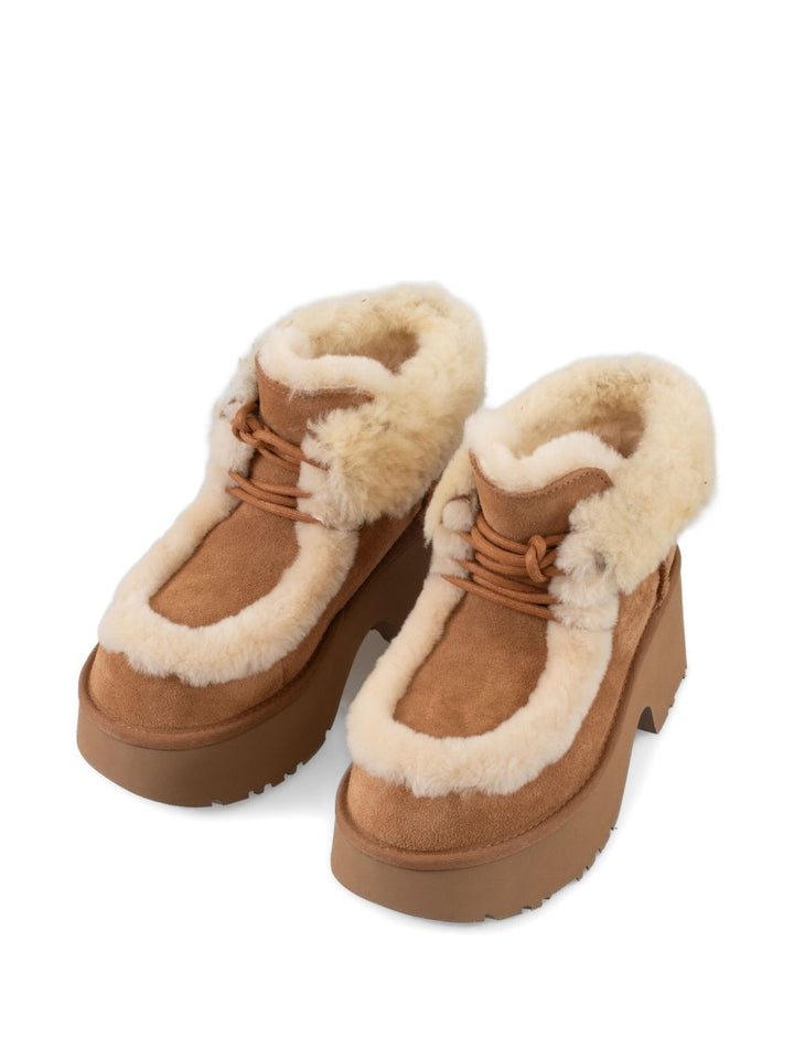 UGG
Tomaia in pelle scamosciata marrone