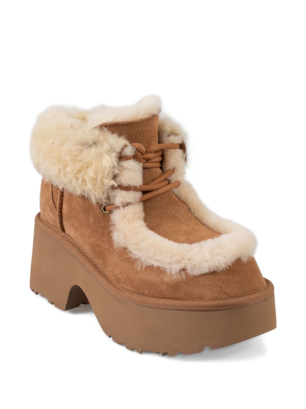 UGG
Tomaia in pelle scamosciata marrone