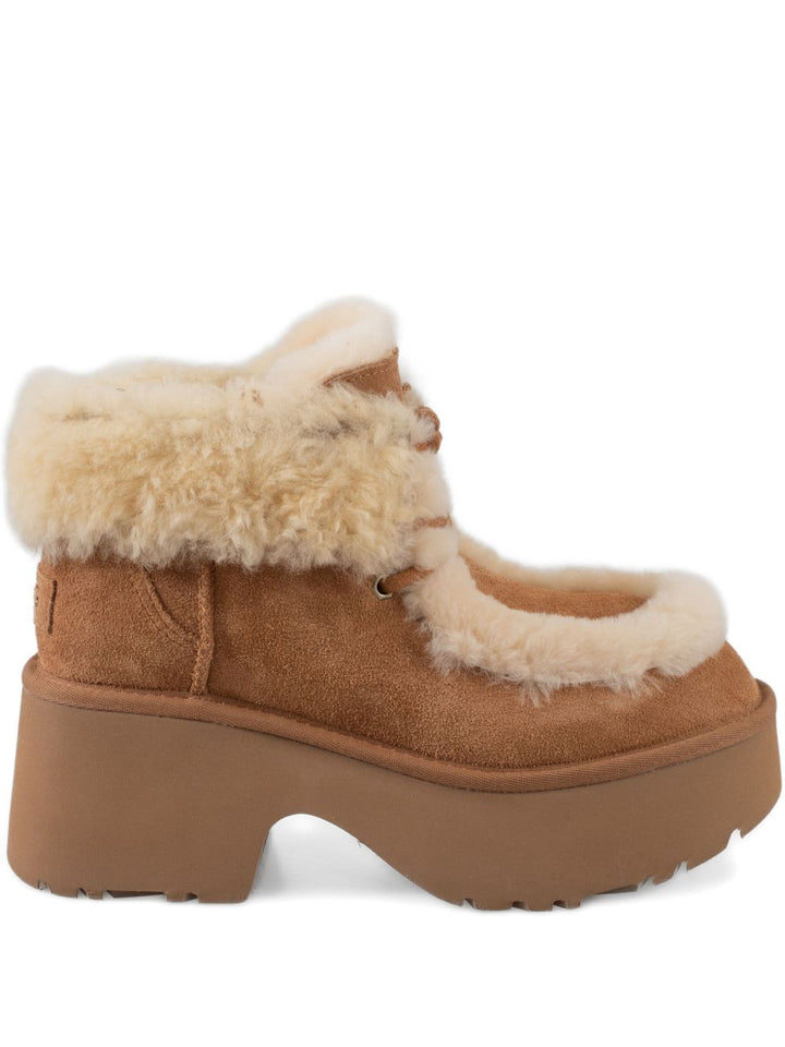 UGG
Tomaia in pelle scamosciata marrone
