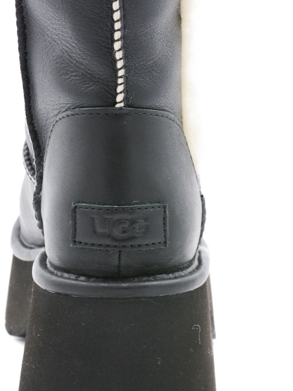 UGG Stivali Esmee Classic in Pelle, Nero