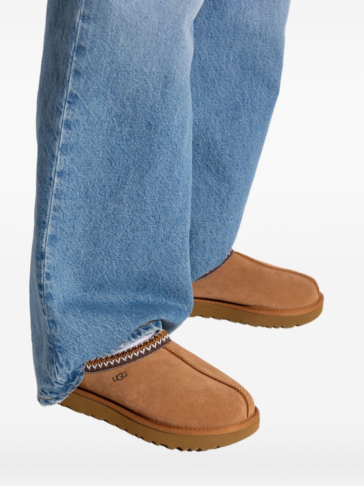 UGG in montone con finiture intrecciate