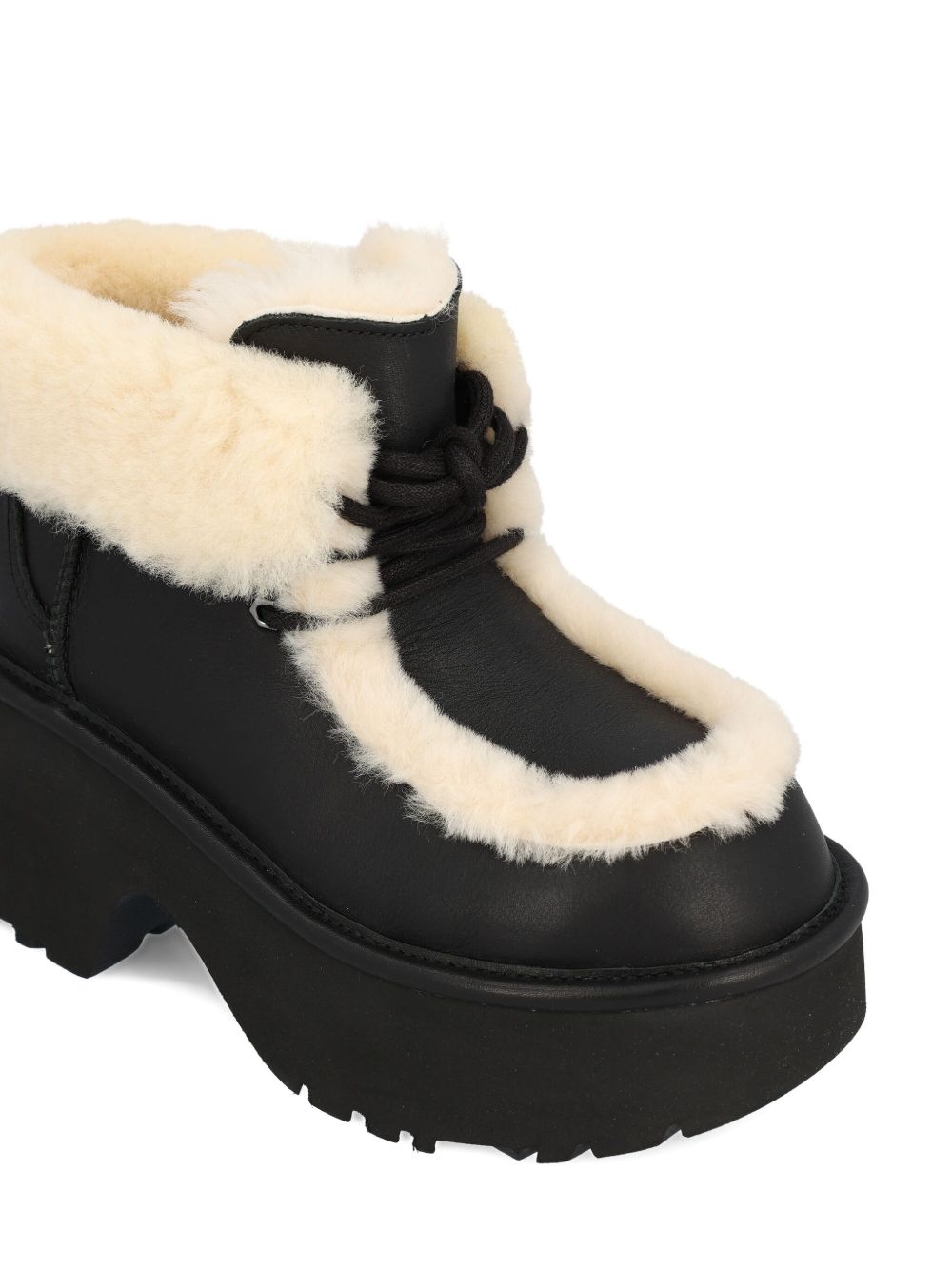 Ugg
Stivali Classic Esmee Leather Lace Up