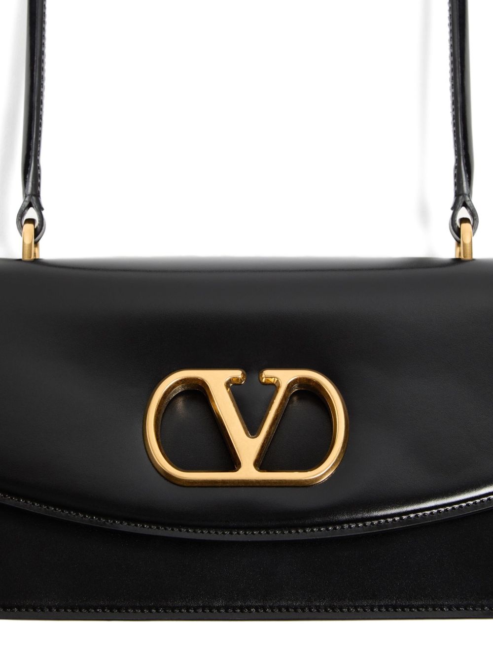 Valentino Garavani
Borsa nera con patta superiore