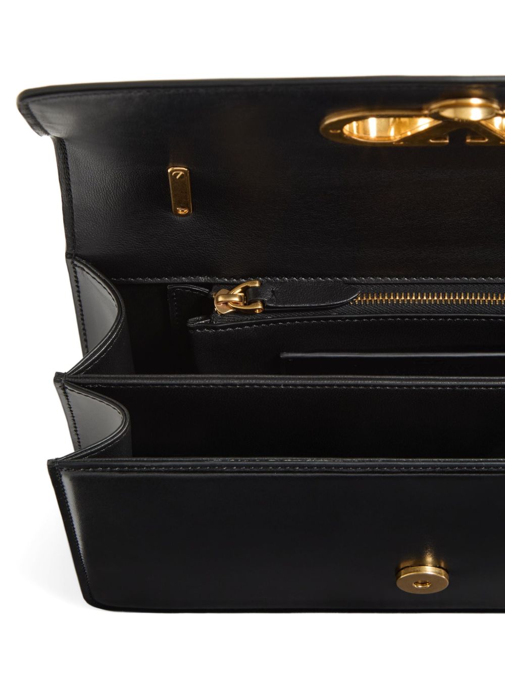 Valentino Garavani
Borsa nera con patta superiore