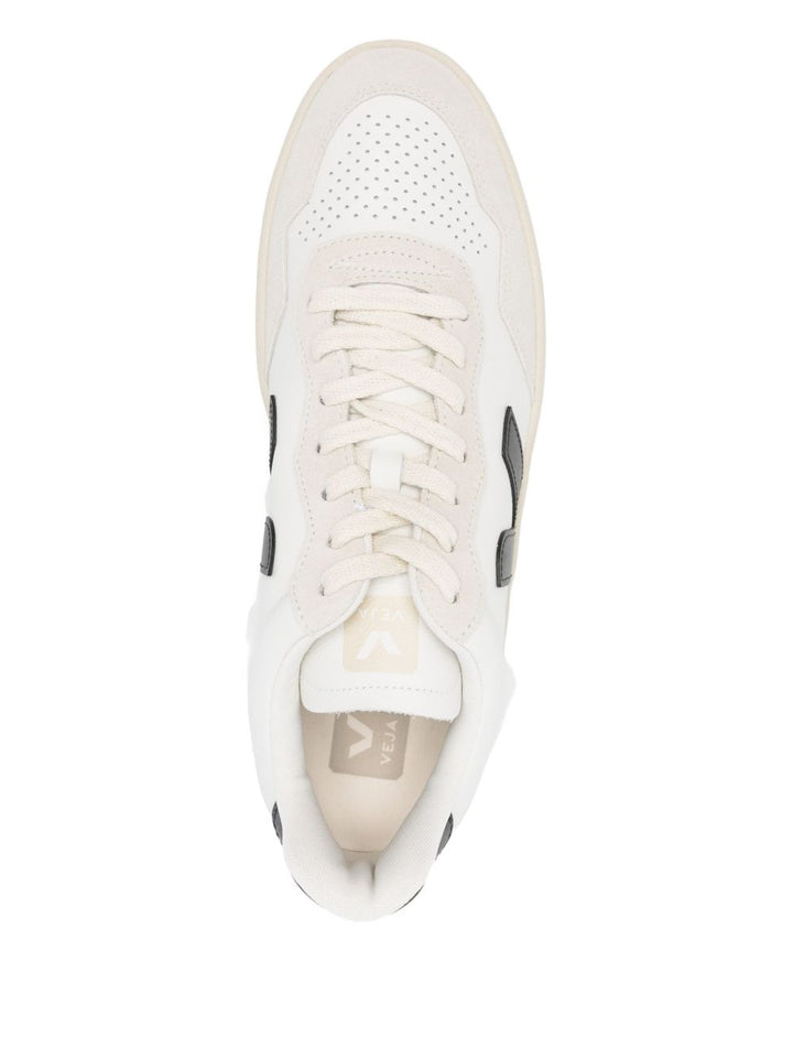 Veja
Sneakers V-90 in pelle bianca e nera