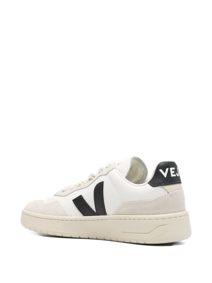 Veja Sneakers V-90 in pelle bianca e nera