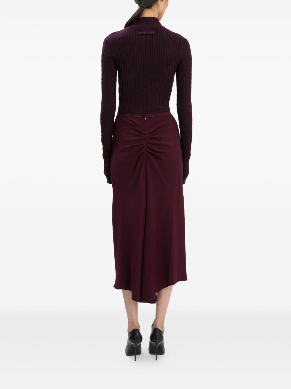 Victoria Beckham
Maglia a coste bordeaux con collo alto