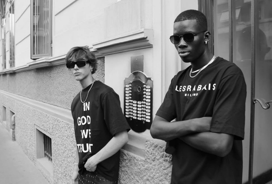 Les Rabais T-shirt IN GOD WE TRUST