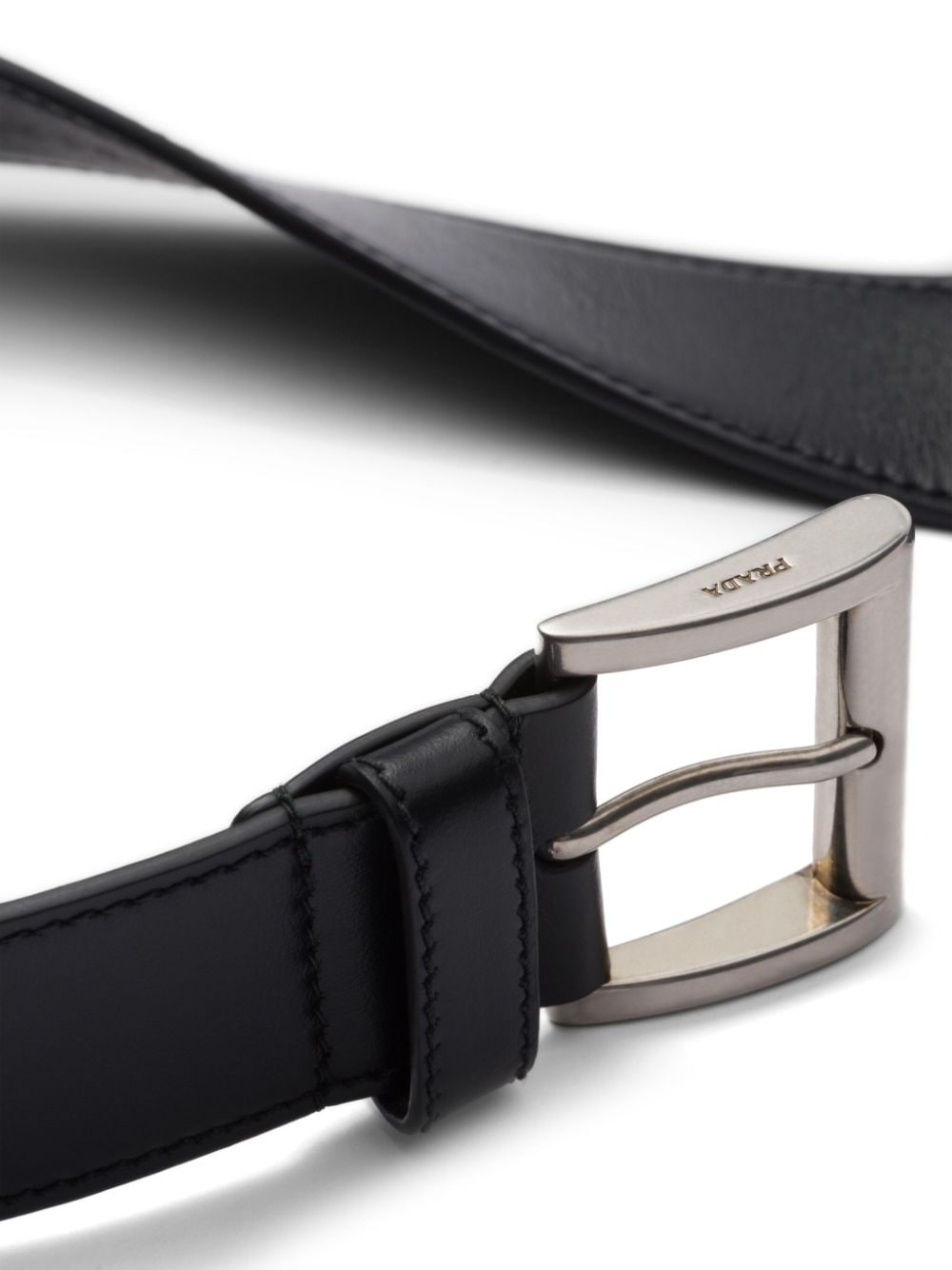 Prada
Cintura con logo inciso