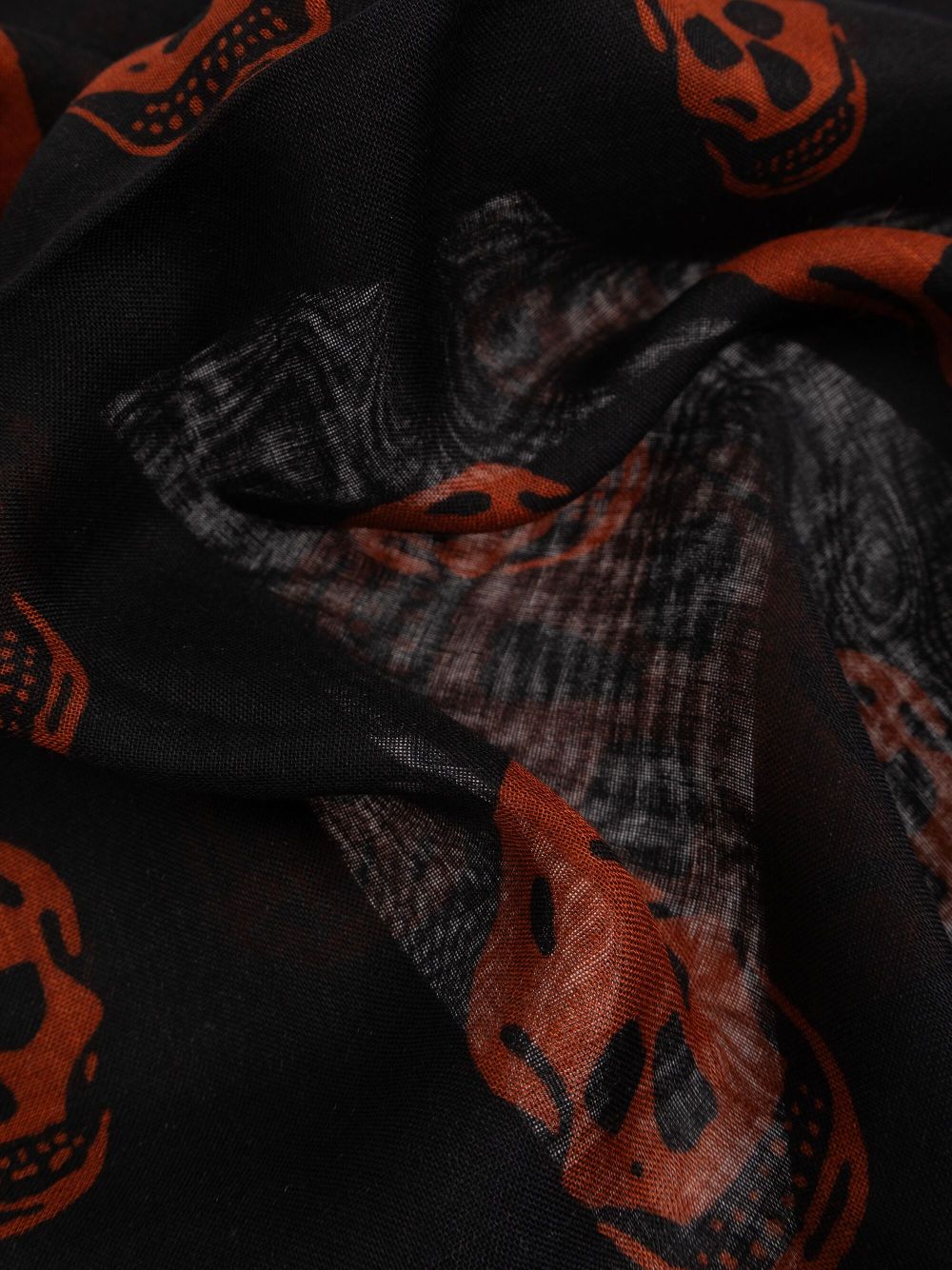 Alexander McQueen
sciarpa con stampa di teschi